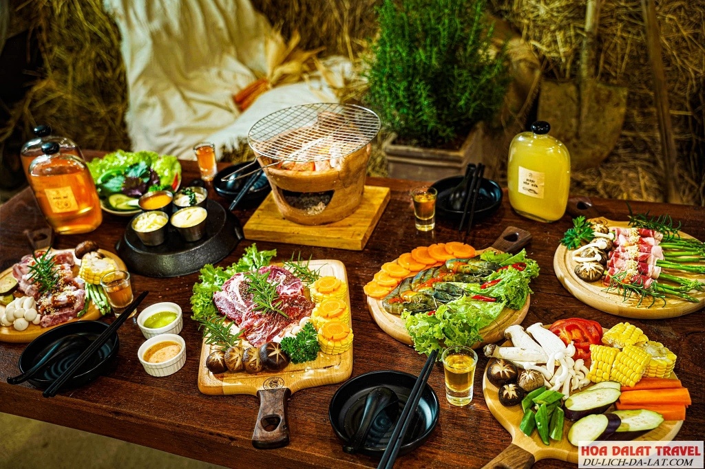 Tiệm gà dưới tán hồng