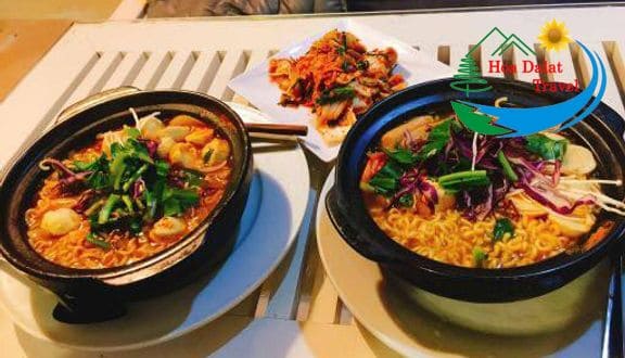 Mì cay tại Cửu Food & Drink