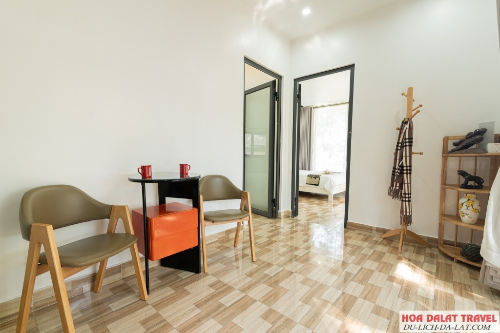 Mỗi căn phòng đều được cung cấp đầy đủ các trang thiết bị, nội thất tiện nghi, hiện đại