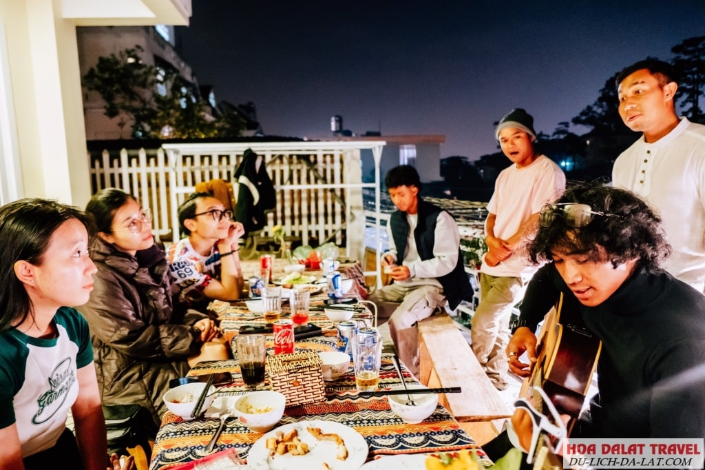 Tổ chức tiệc BBQ cực chill cùng bạn bè ngay bên trong khuôn viên