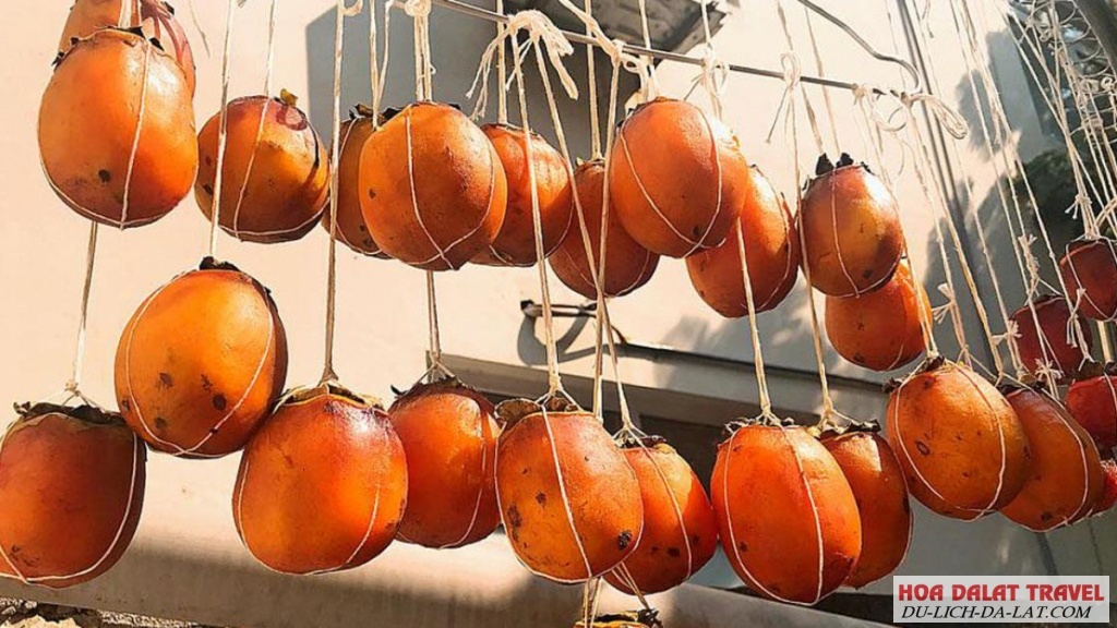 Buộc dây và treo hồng