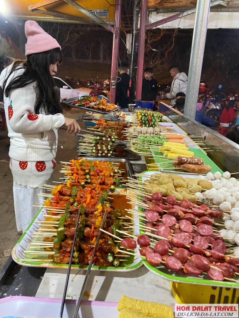 Top các địa chỉ ăn vặt, xiên que nổi tiếng tại Đà Lạt