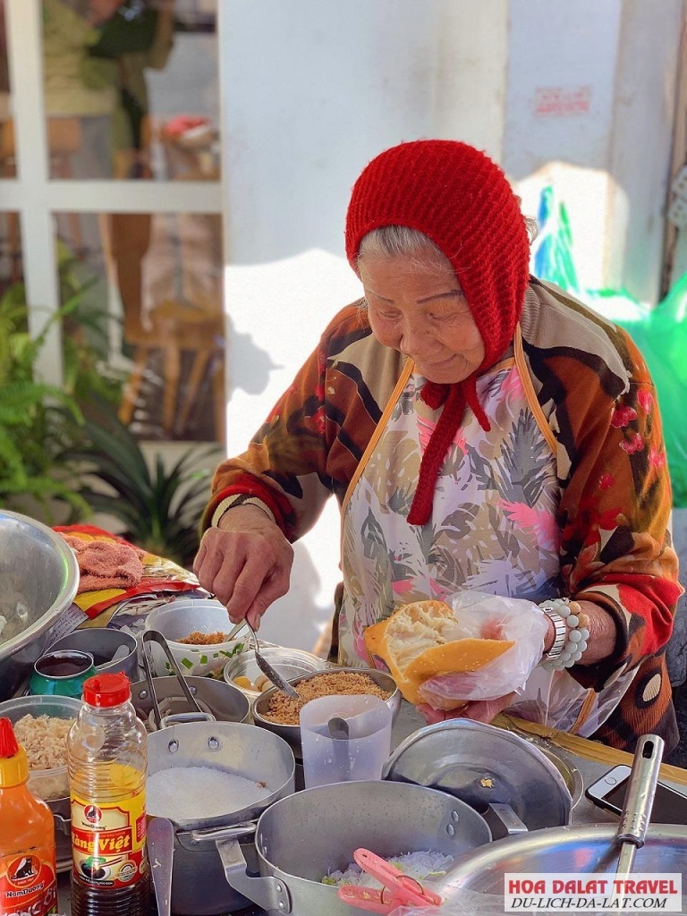 Bà Năm bán xôi Đà Lạt