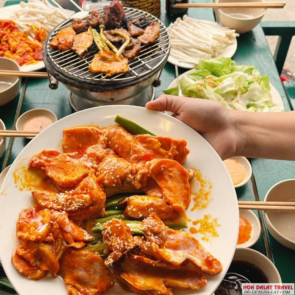 Đặc sản lẩu cá tầm Dì 5 - Địa điểm ăn tốt ngay trung tâm Đà Lạt