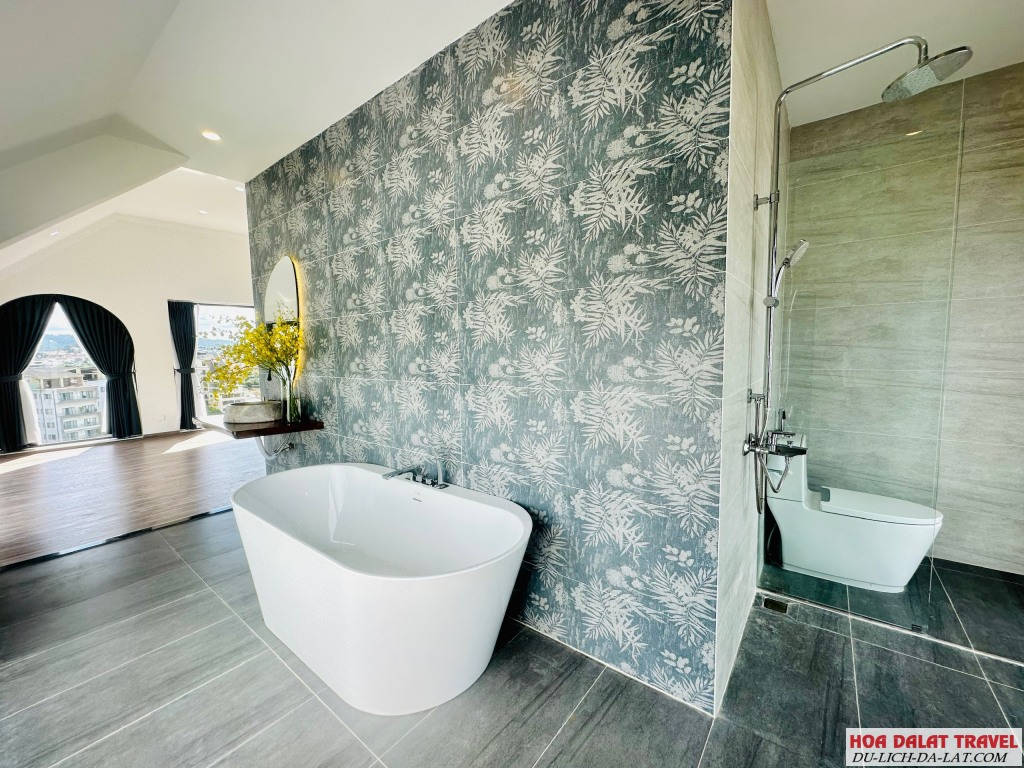 Phòng tắm với bồn tắm xịn ở Memory Inn - Valley View