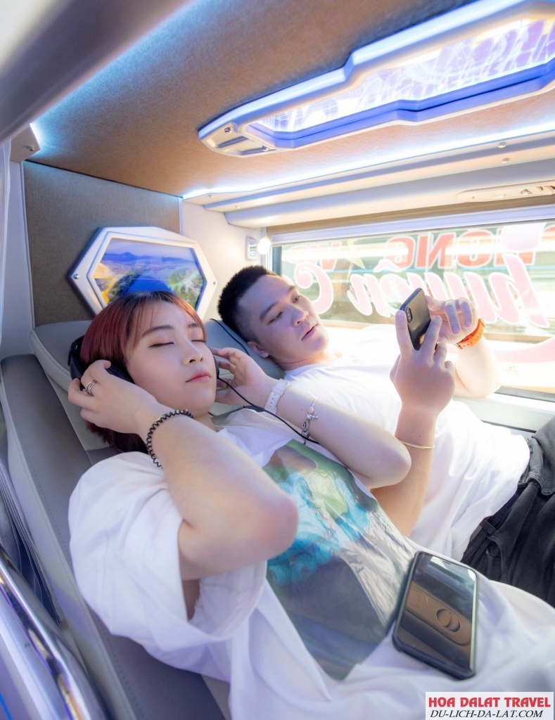 Thư giãn, nghỉ ngơi trong suốt chuyến đi trên Venus Limousine