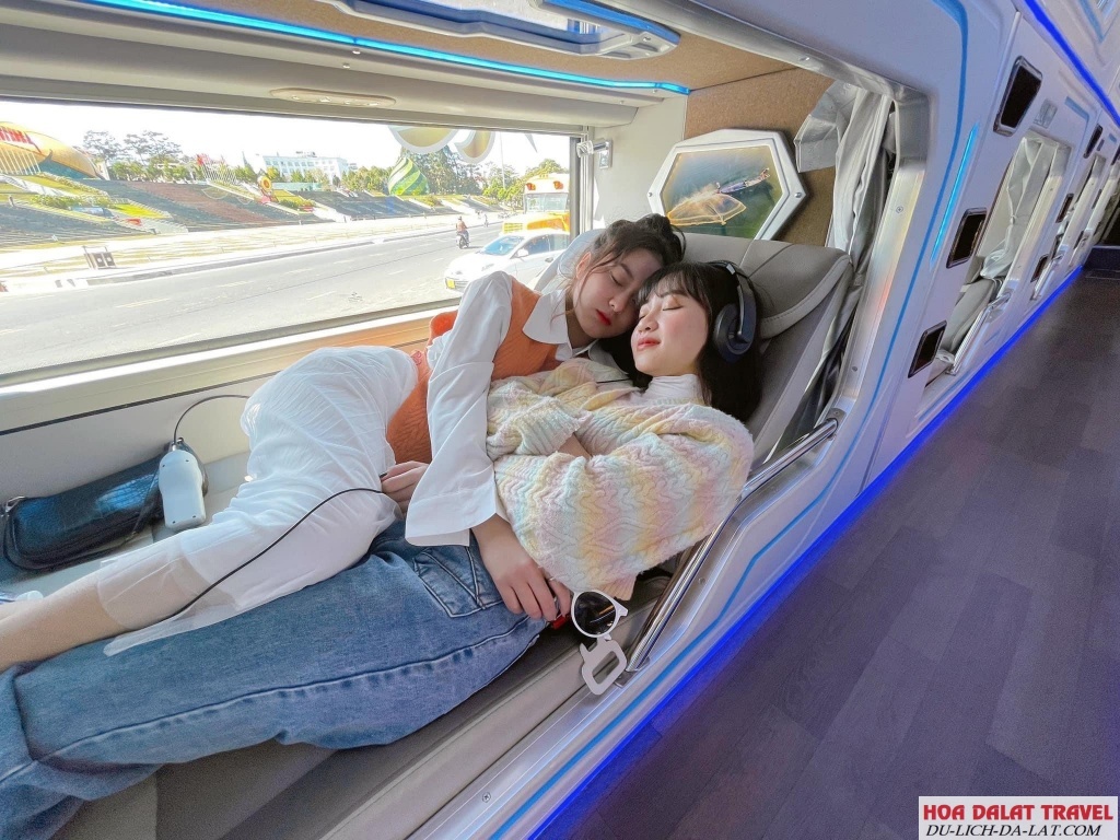 Xe phòng đôi Venus Limousine Đà Lạt chất lượng