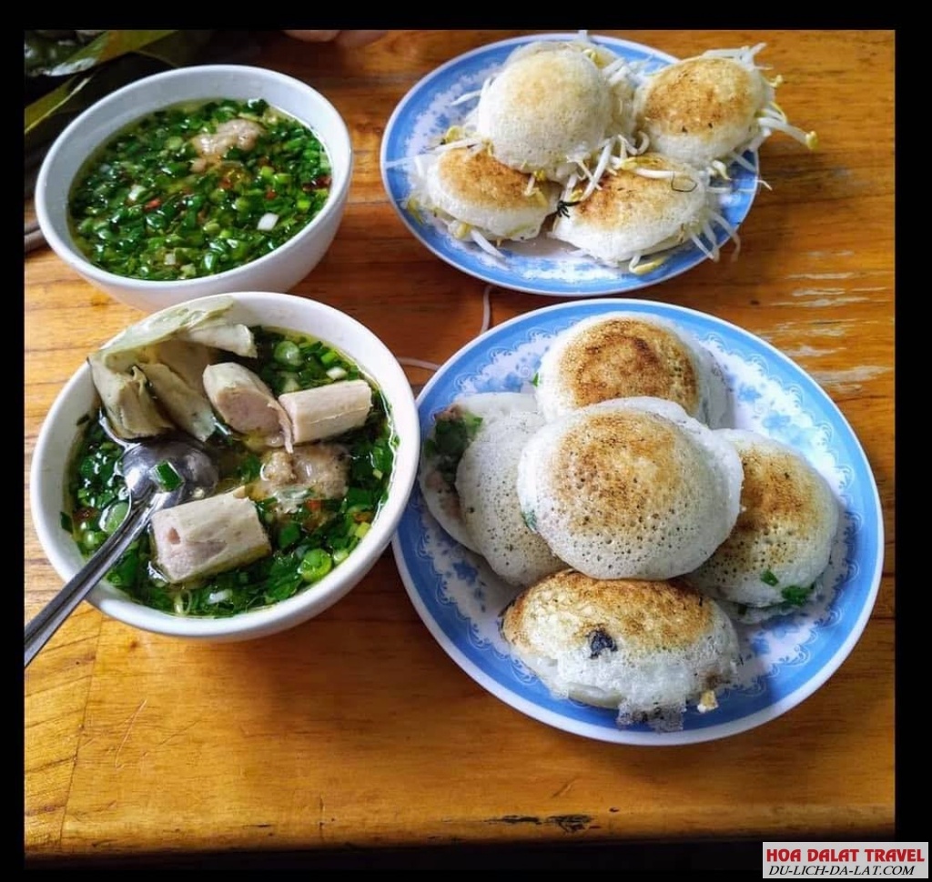 Bánh Căn lề đường ở Đà Lạt