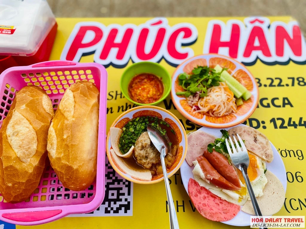 Bánh Mì Xíu Mại Phúc Hân