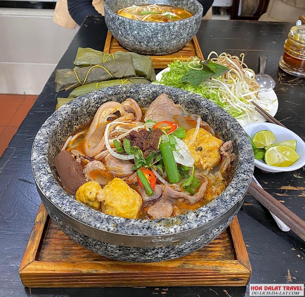 Bún Bò Bốc Khói Đoàn Viên - Sweet Garden