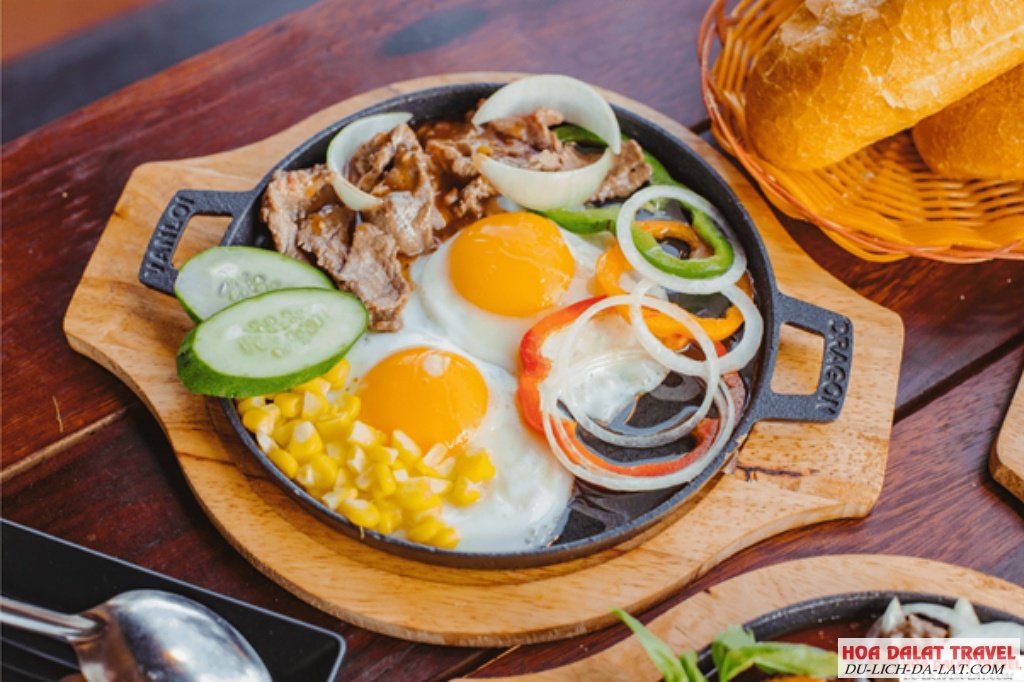 Quán bánh mì chảo Icolor Đà Lạt