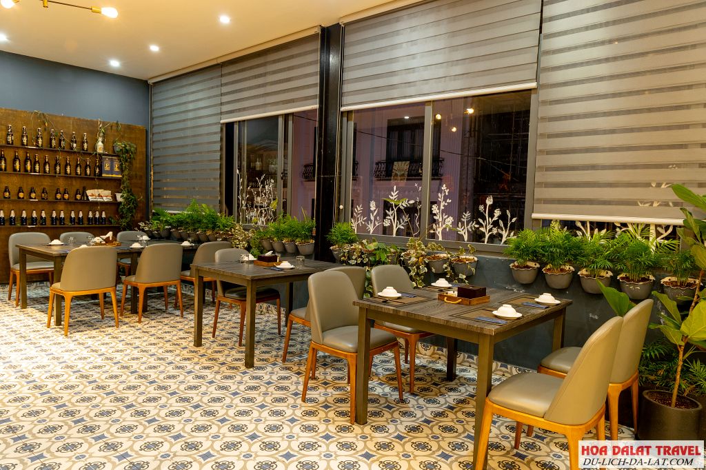 Beer Saloon còn ấn tượng với không gian tươi mới, sang trọng
