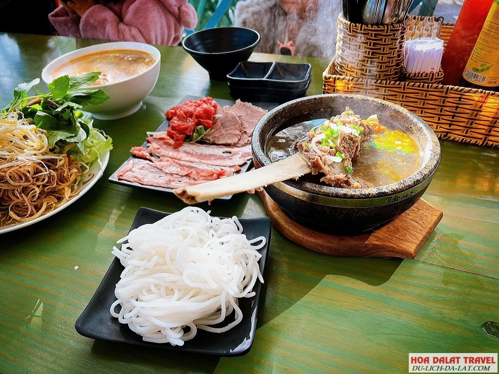 Bún Bò Thố Đá HOA DÓ - Đà Lạt