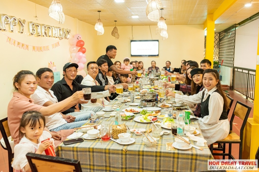 Nhà hàng có không gian vô cùng thông thoáng, rộng rãi