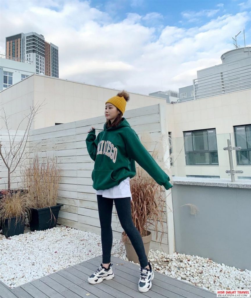 Áo hoodie và quần legging
