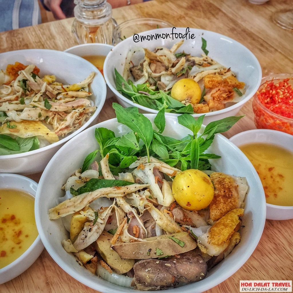 Bánh Ướt Lòng Gà Long