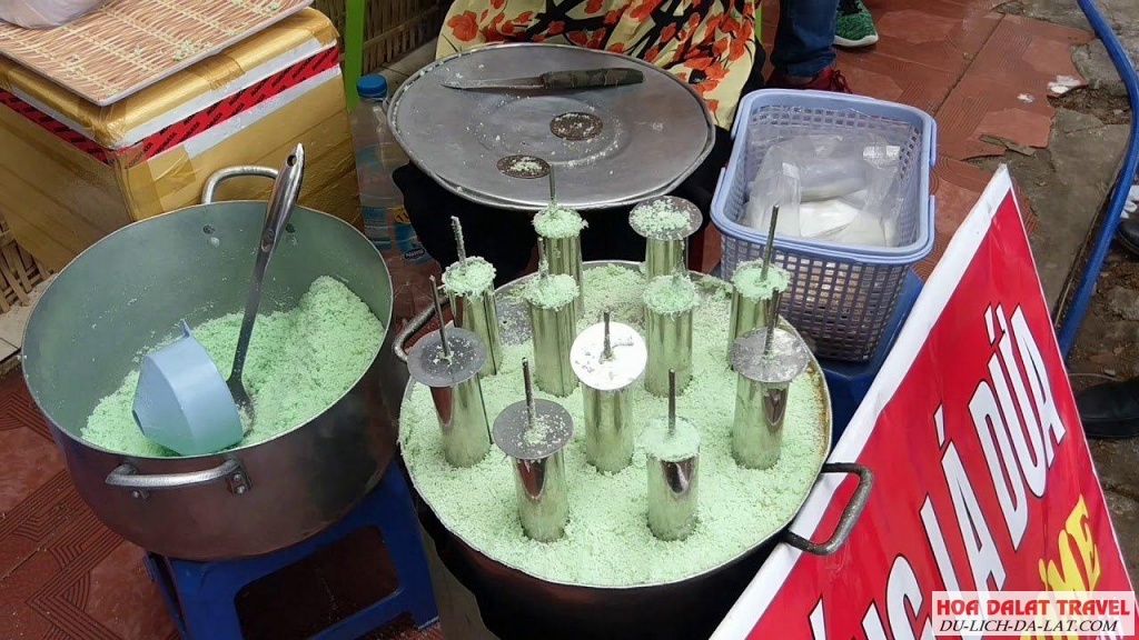 Bánh ống lá dứa