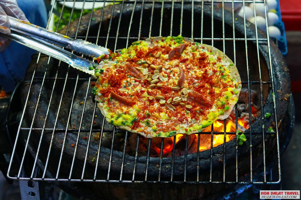 Bánh tráng nướng - món ăn phải thử ở Đà Lạt