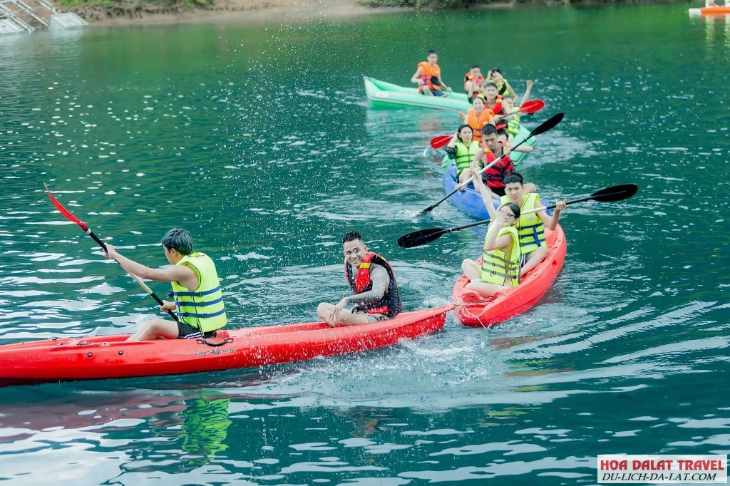 Chèo thuyền kayak Thung Lũng Vàng Đà Lạt
