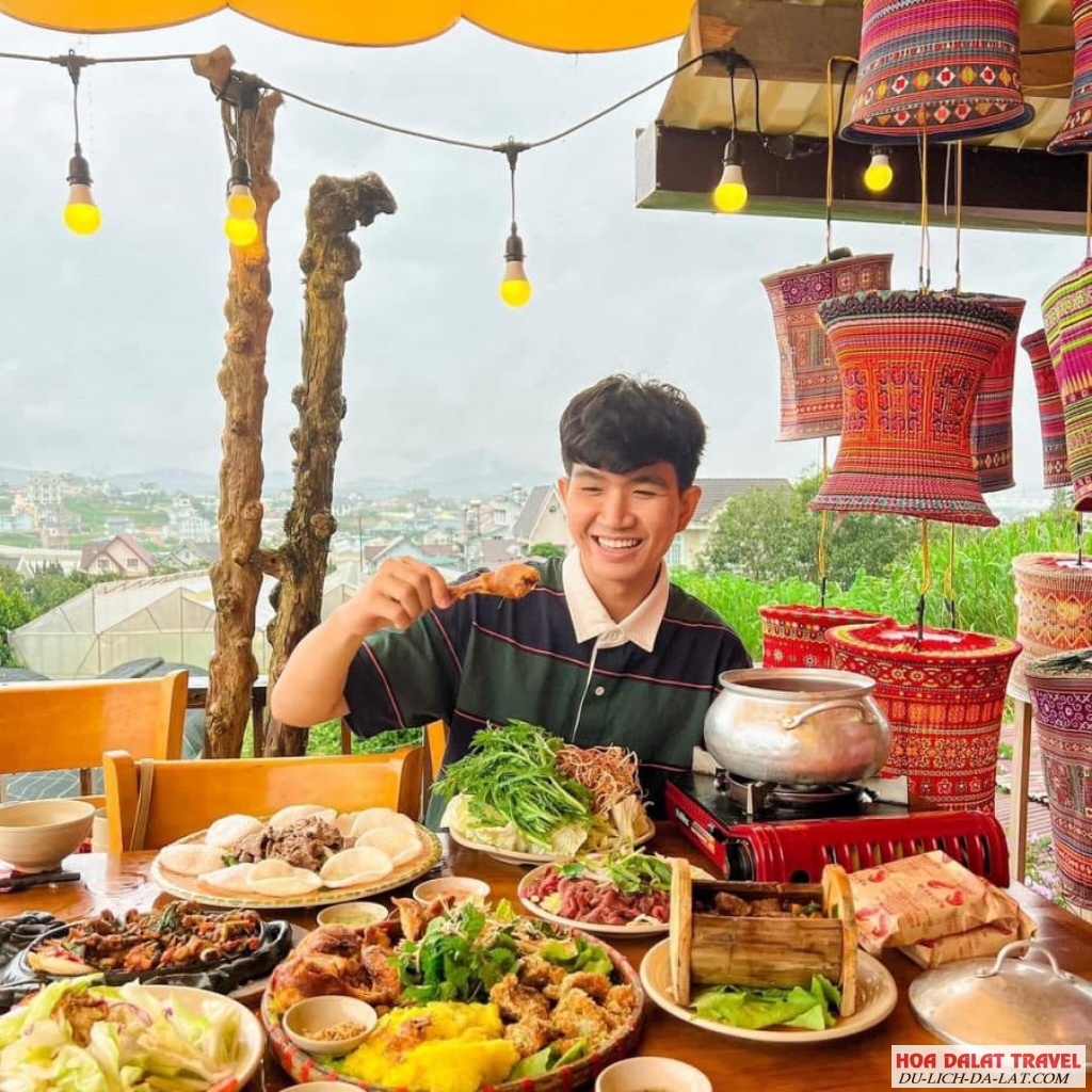 Chợ Phiên Quán