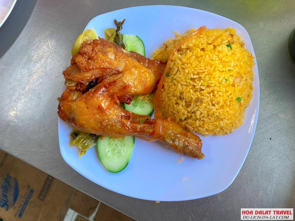 Cơm gà xối mỡ Như Ý