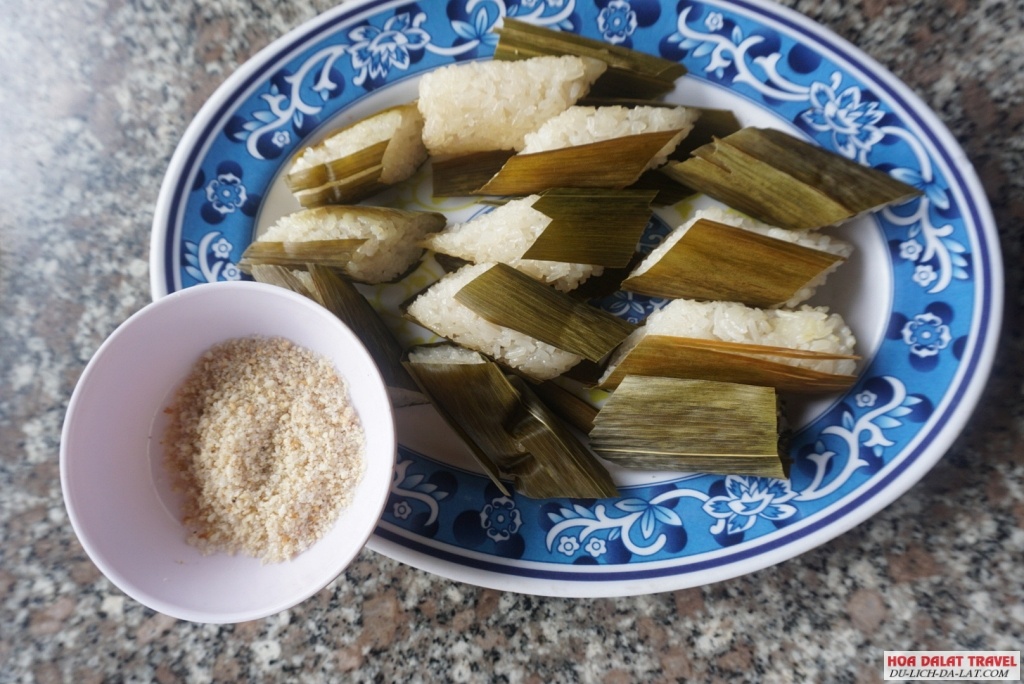 Cơm lam Tuyết Hoà