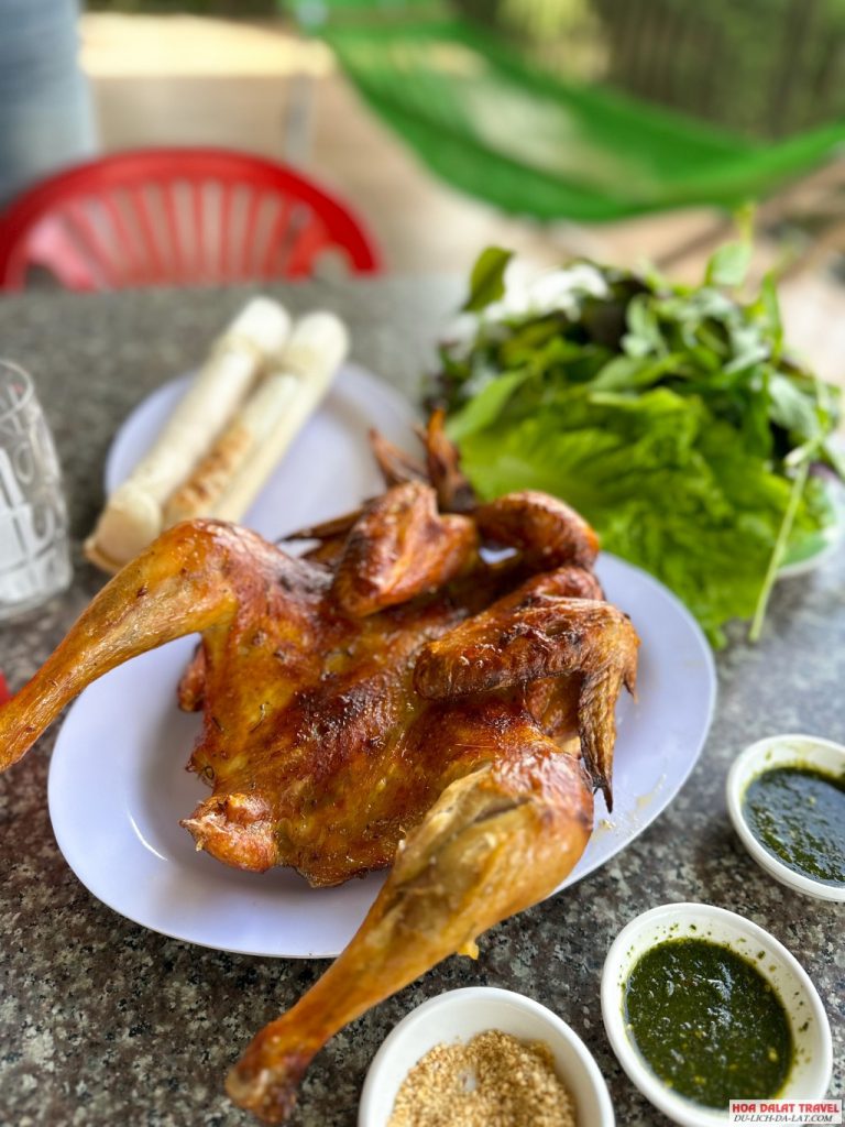 Cơm lam gà nướng Tuyết Hoà