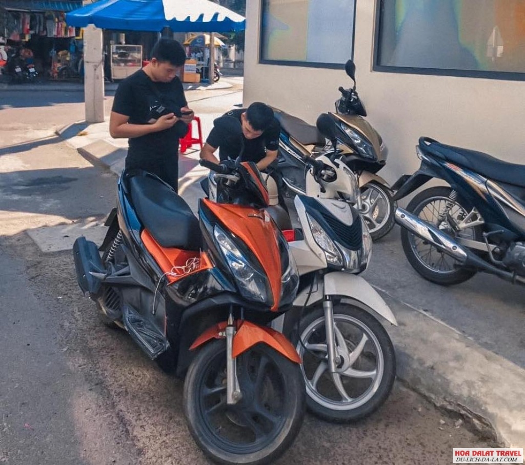 Cửa hàng cho thuê xe máy Đà Lạt trên đường Trần Quốc Toản