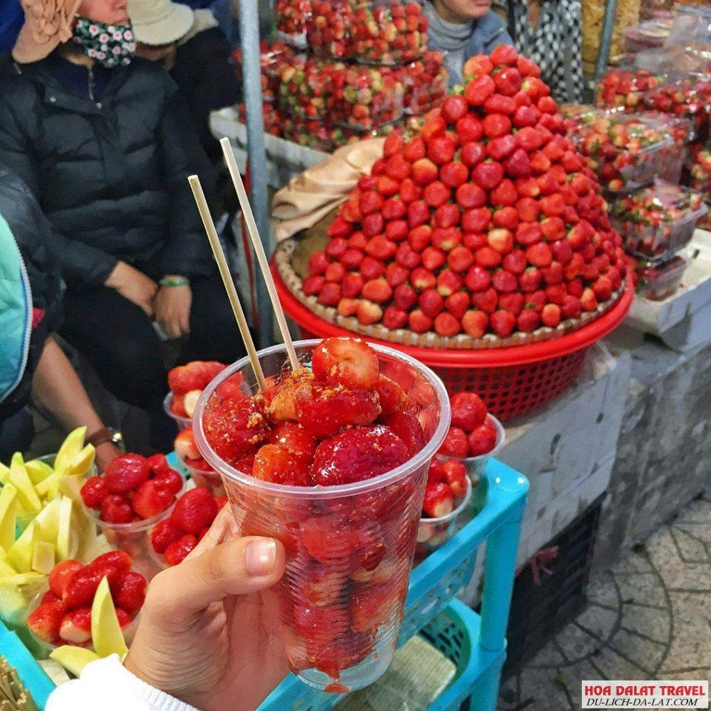 Dâu lắc muối ớt chua chua cay cay