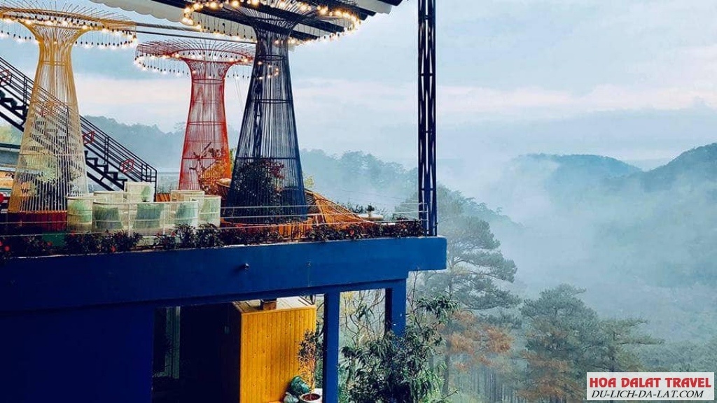 Horizon Cafe view đồi thông