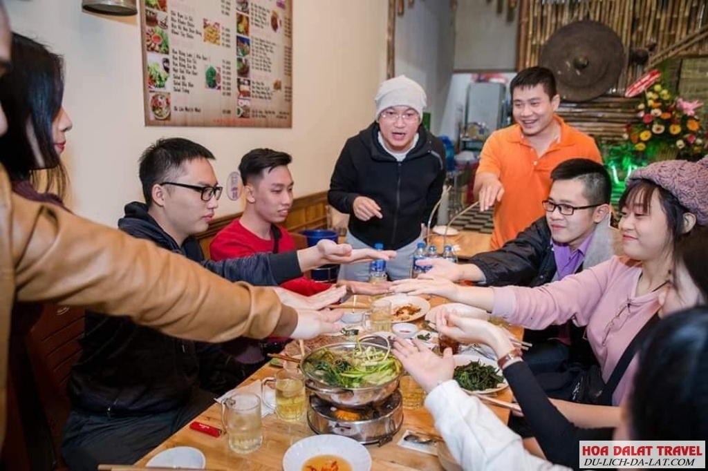 Không khí tại Quán Ẩm thực Bazan Đà Lạt