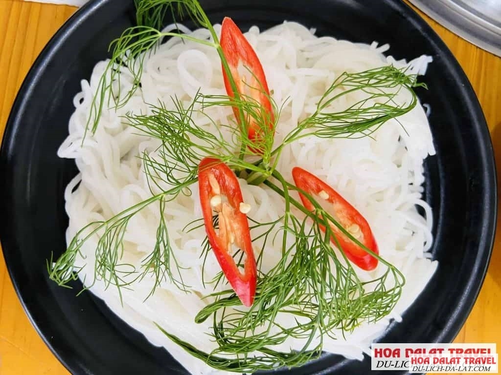 Lẩu cá tầm măng chua Đà Lạt