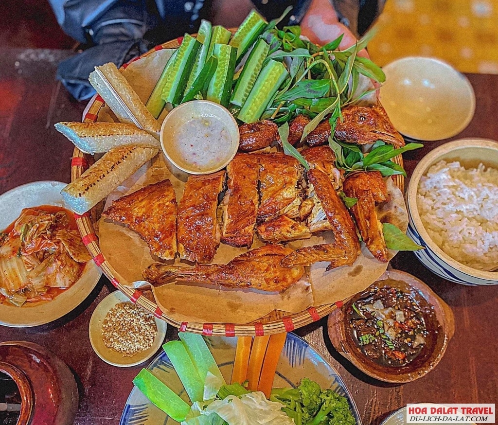 Món Cơm lam gà nướng Đà Lạt