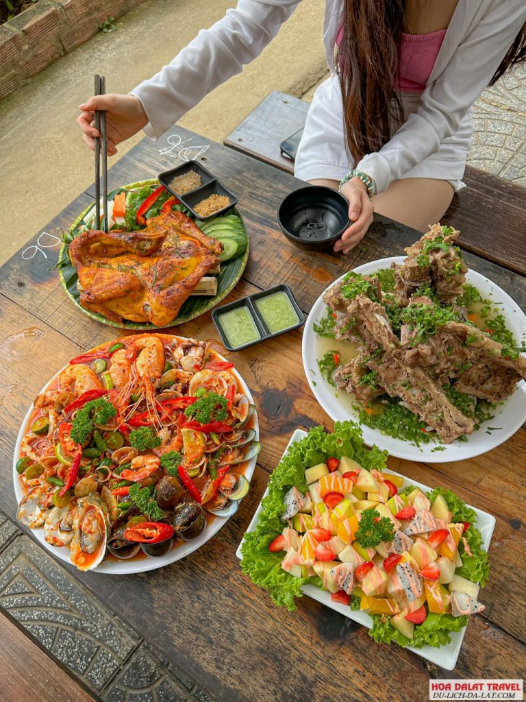 Món ăn Tiệm Gà Túk Túk