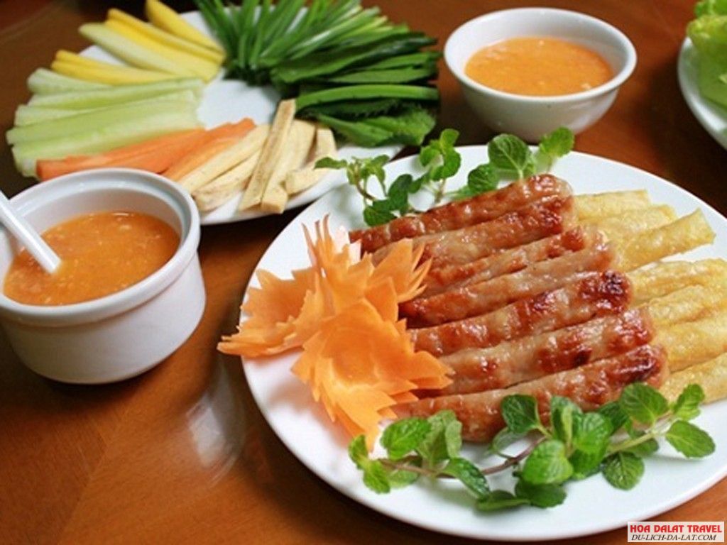 Nem nướng Đà Lạt ngon khó tả