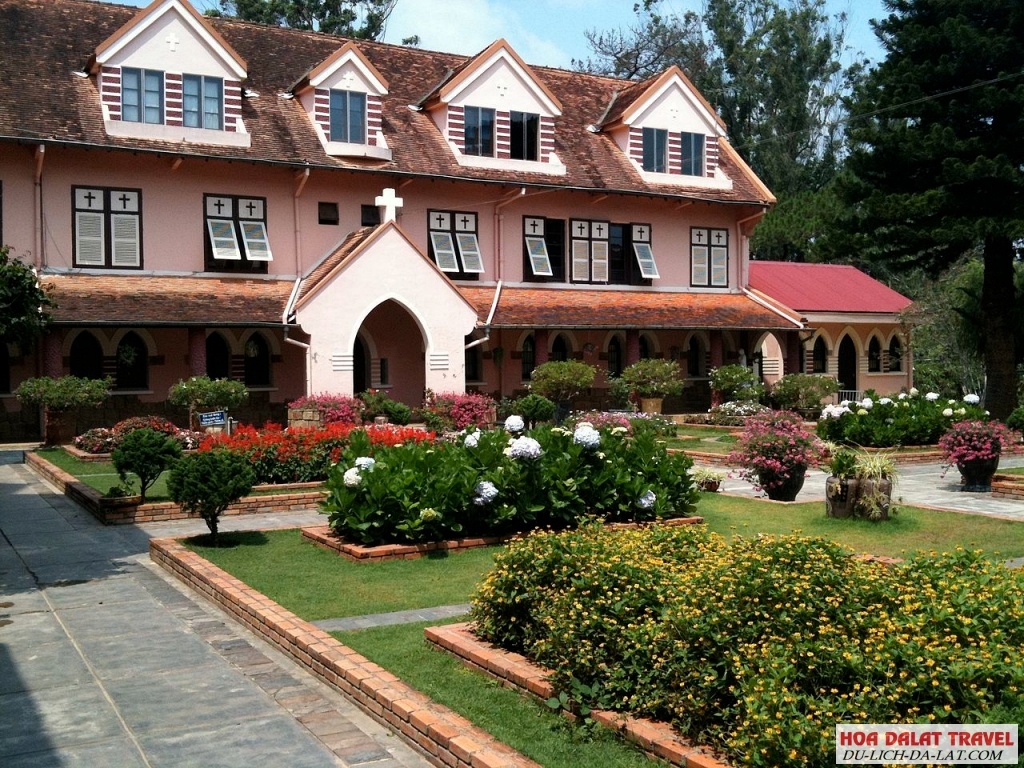 Nhà Thờ Domaine De Marie