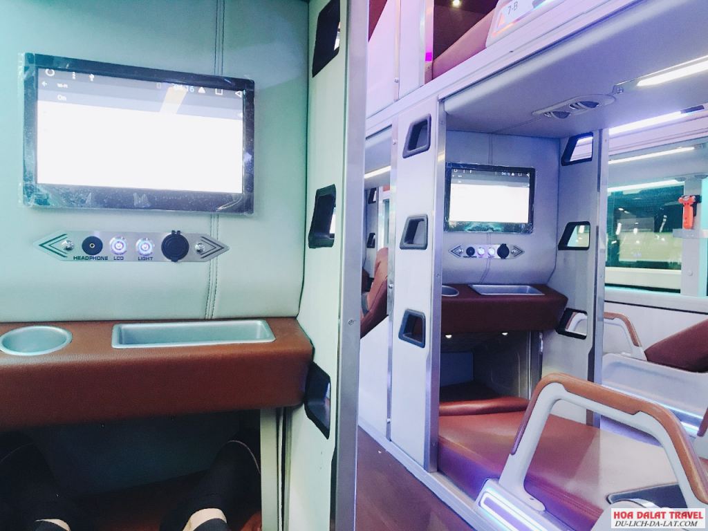 Nhà xe Limousine TNT
