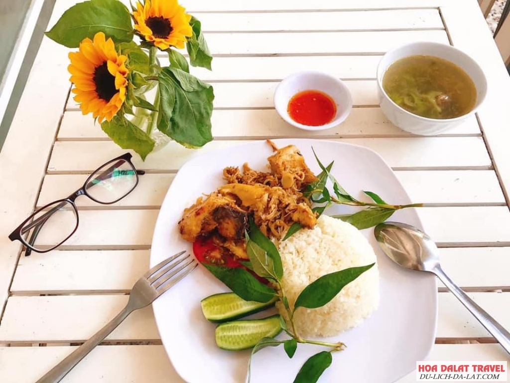 Review Cơm Gà Hoàng Diệu