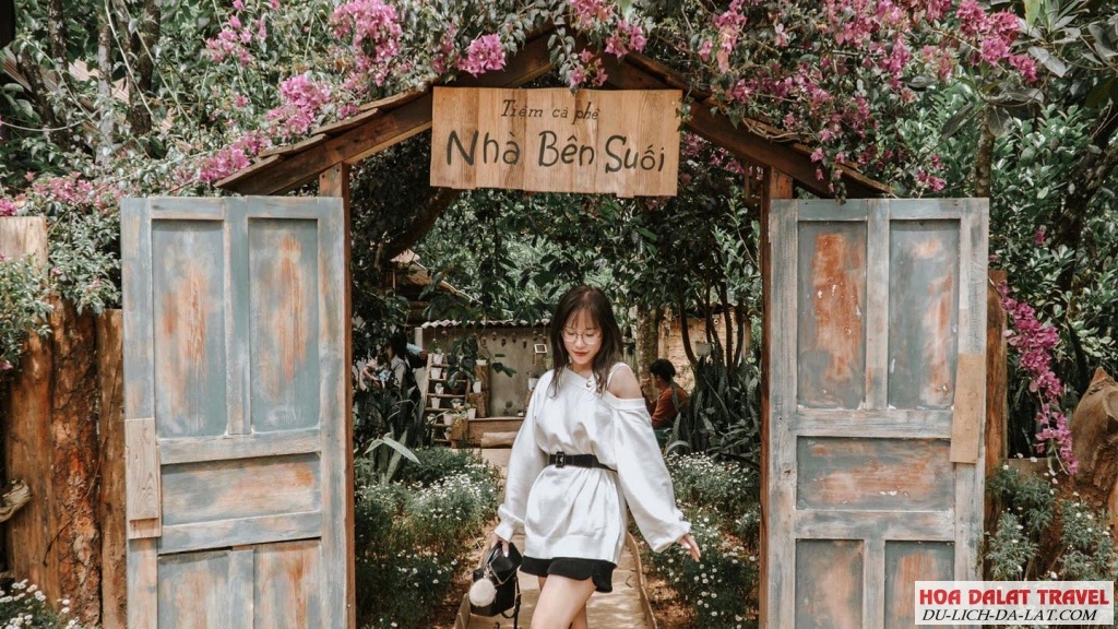 Review Tiệm Cà Phê Nhà Bên Suối