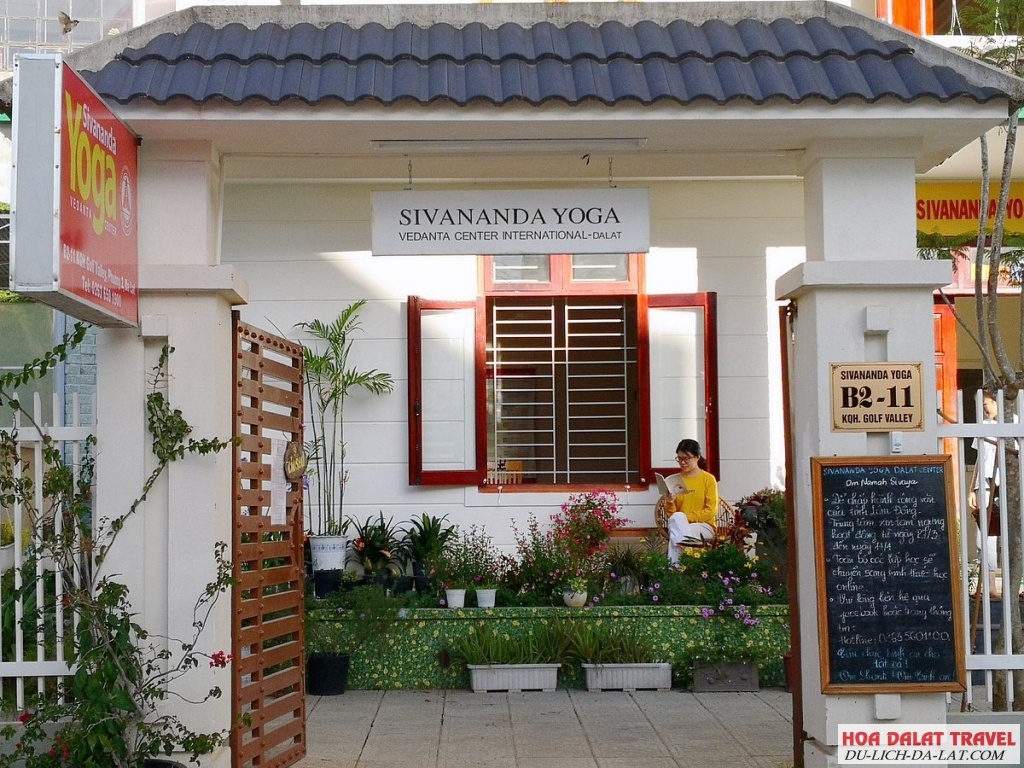Sivananda Yoga Resort And Training Center