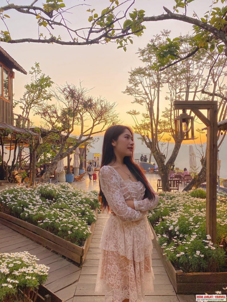 Tiệm Cà Phê Bình Minh Ơi