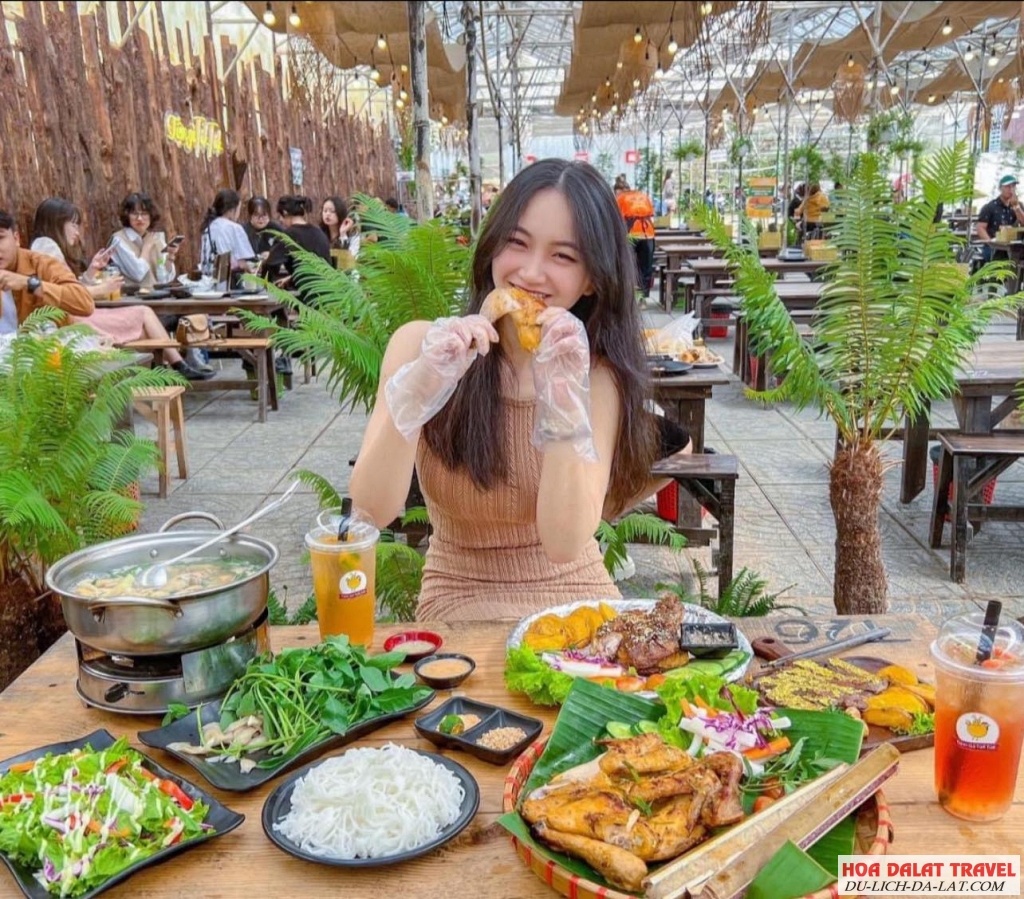 Tiệm Gà Túk Túk