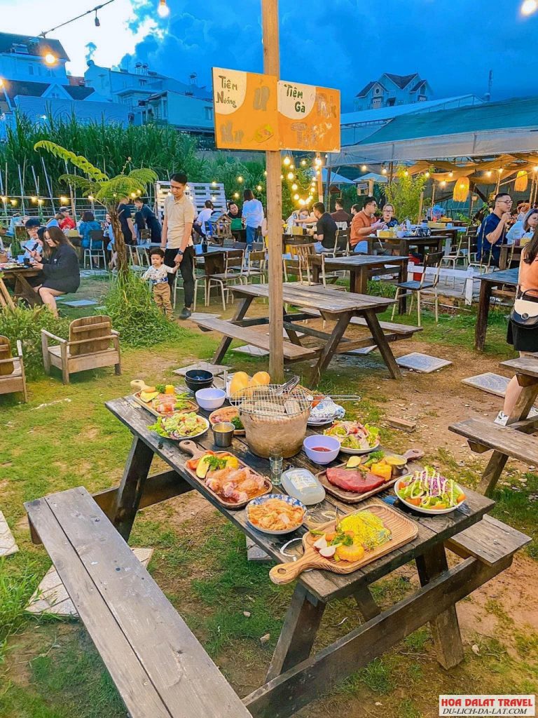 Tiệm Gà Túk Túk
