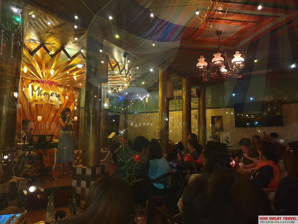Café Acoustic Memory về đêm