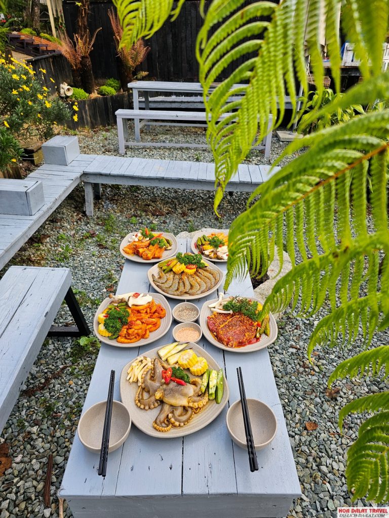 Giá cả được đánh giá là khá hợp lý so với hương vị, chất lượng