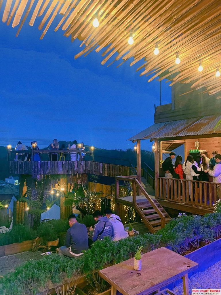 Quán Nhỏ Phía Sau Nhà