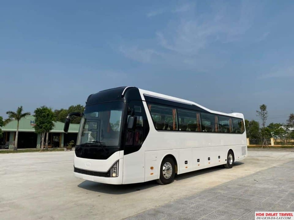 Xe 45 chỗ Universe Haeco