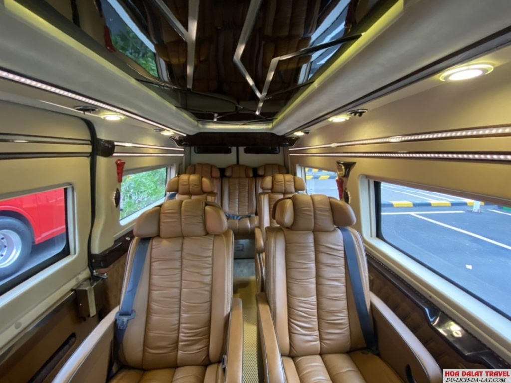 Xe limousine 9 chỗ