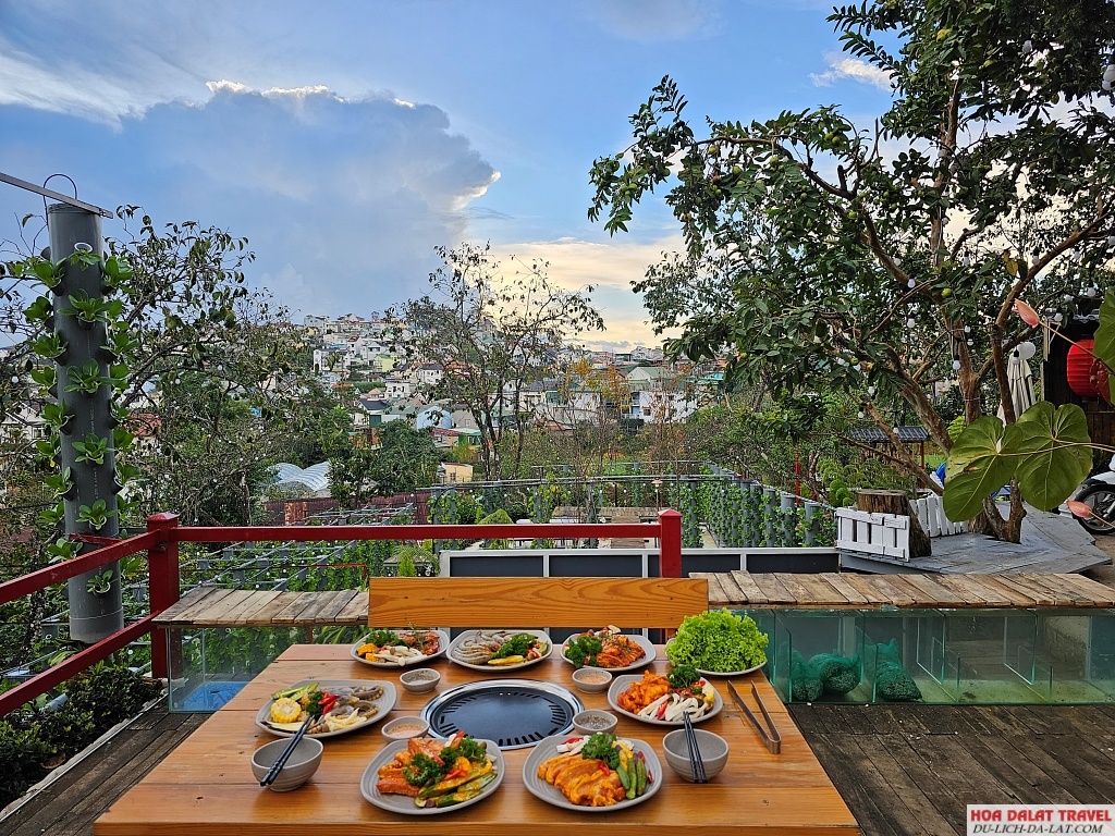 không gian của Torii Farm