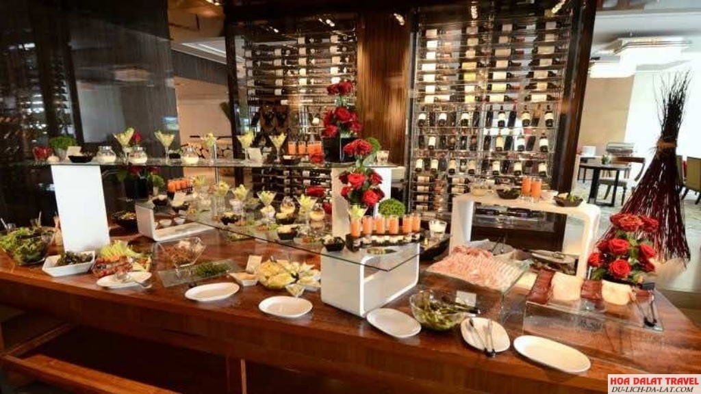 Buffet - một dạng tiệc đứng
